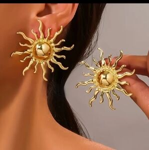 Womens Bohemian Sunburst 14K Gold Plated Earrings. NWT